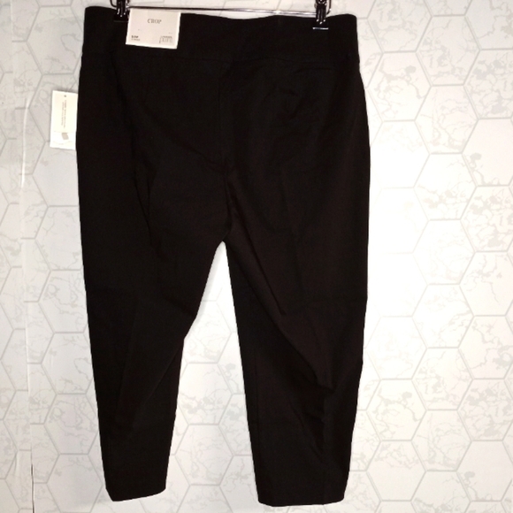 Christopher & Banks Signature Slimming Luxe crops - Picture 3 of 15